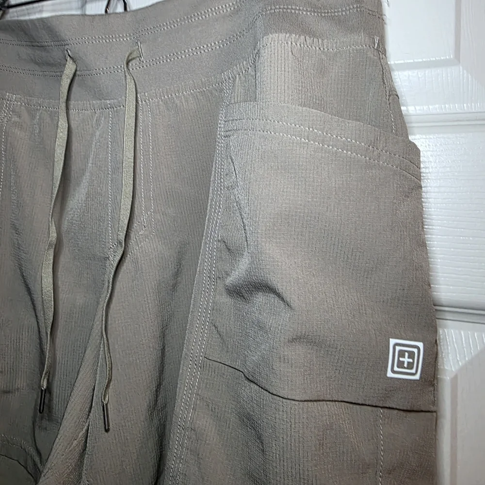 5.11 Tactical Shorts Womens Small Merina Mid Rise Bottoms Athletic Pockets